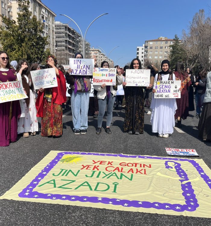 ÖZÜYLE BULUŞMANIN İZİNDEKİ KADIN ZAMANI